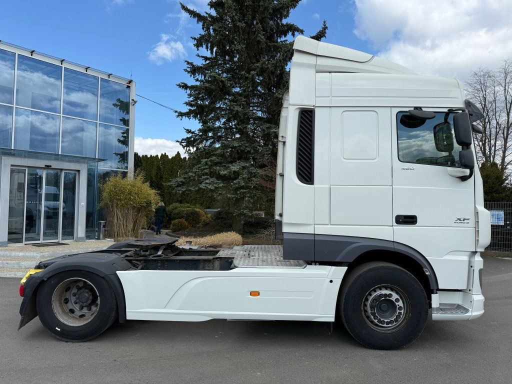 DAF XF460 EURO 6 - Nyergesvontató: 4 kép. DAF XF460 EURO 6 - Nyergesvontató: 4 kép.