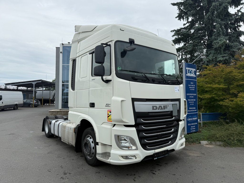 DAF XF460 EURO 6 MEGA/lowdeck - Nyergesvontató: 2 kép. DAF XF460 EURO 6 MEGA/lowdeck - Nyergesvontató: 2 kép.