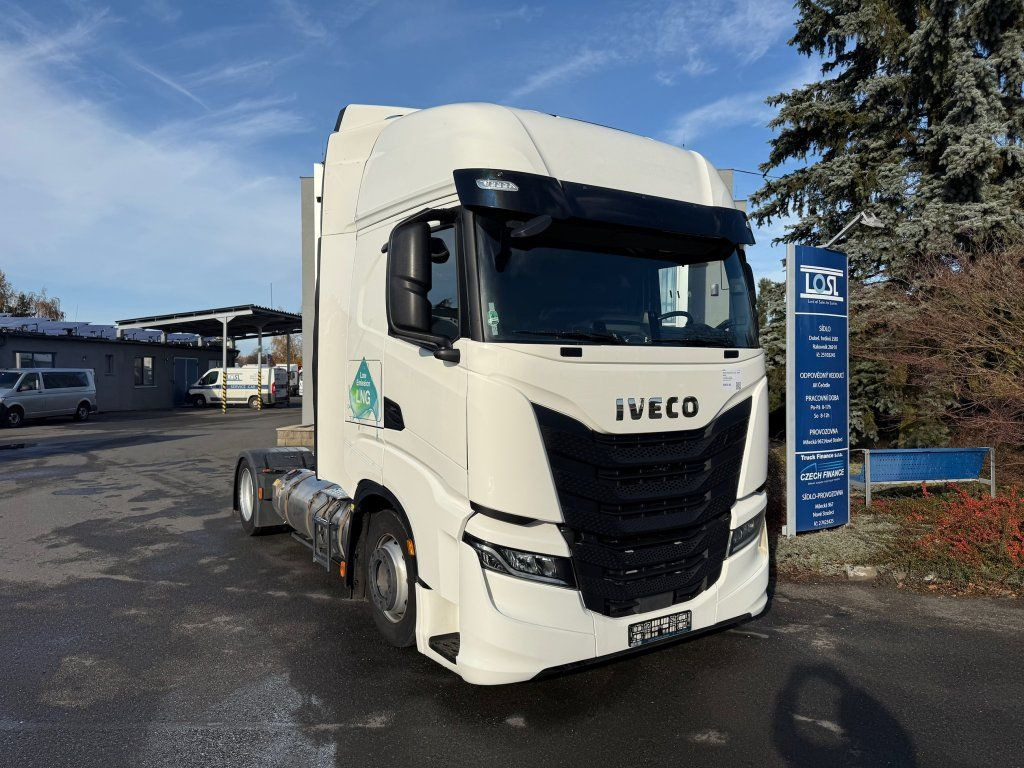 Iveco S-Way 460 MEGA/lowdeck LNG EURO 6 New Tacho - Nyergesvontató: 2 kép. Iveco S-Way 460 MEGA/lowdeck LNG EURO 6 New Tacho - Nyergesvontató: 2 kép.