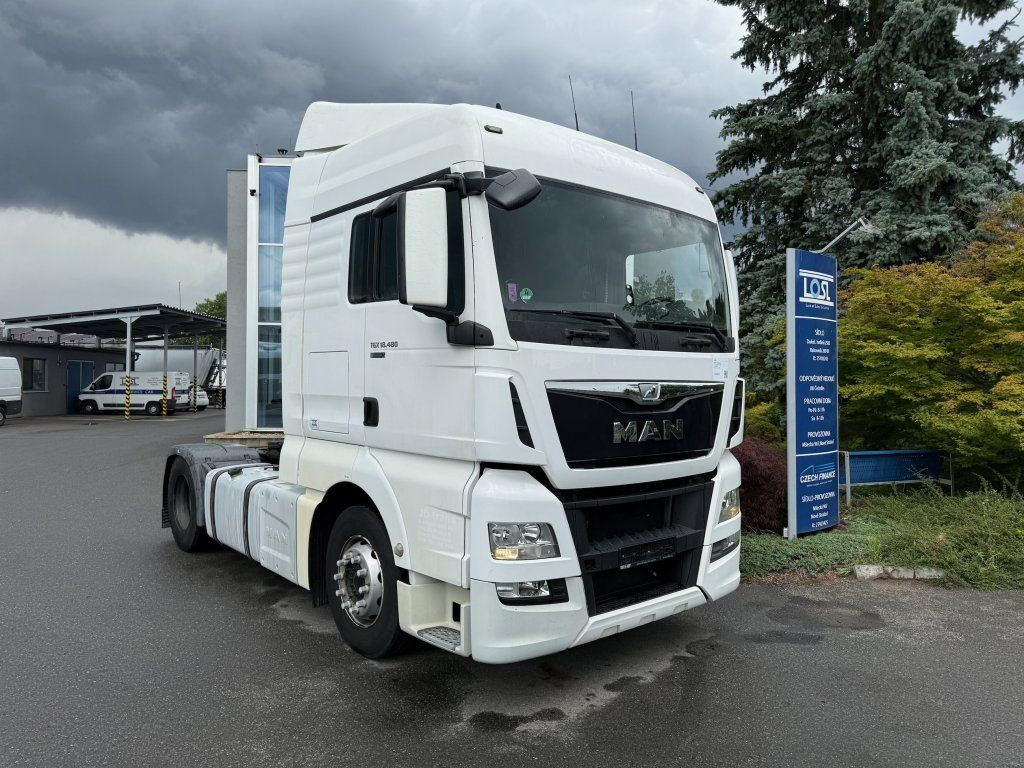MAN TGX18.480 EURO 6 - Nyergesvontató: 2 kép. MAN TGX18.480 EURO 6 - Nyergesvontató: 2 kép.