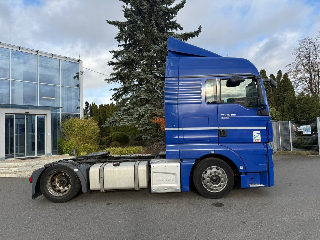MAN TGX18.480 EURO 6 MEGAlowdeck - Nyergesvontató: 3 kép. MAN TGX18.480 EURO 6 MEGAlowdeck - Nyergesvontató: 3 kép.