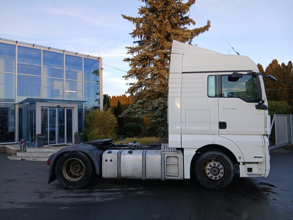 MAN TGX18.480 XLX Euro 5 EEV standard manual - Nyergesvontató: 4 kép. MAN TGX18.480 XLX Euro 5 EEV standard manual - Nyergesvontató: 4 kép.