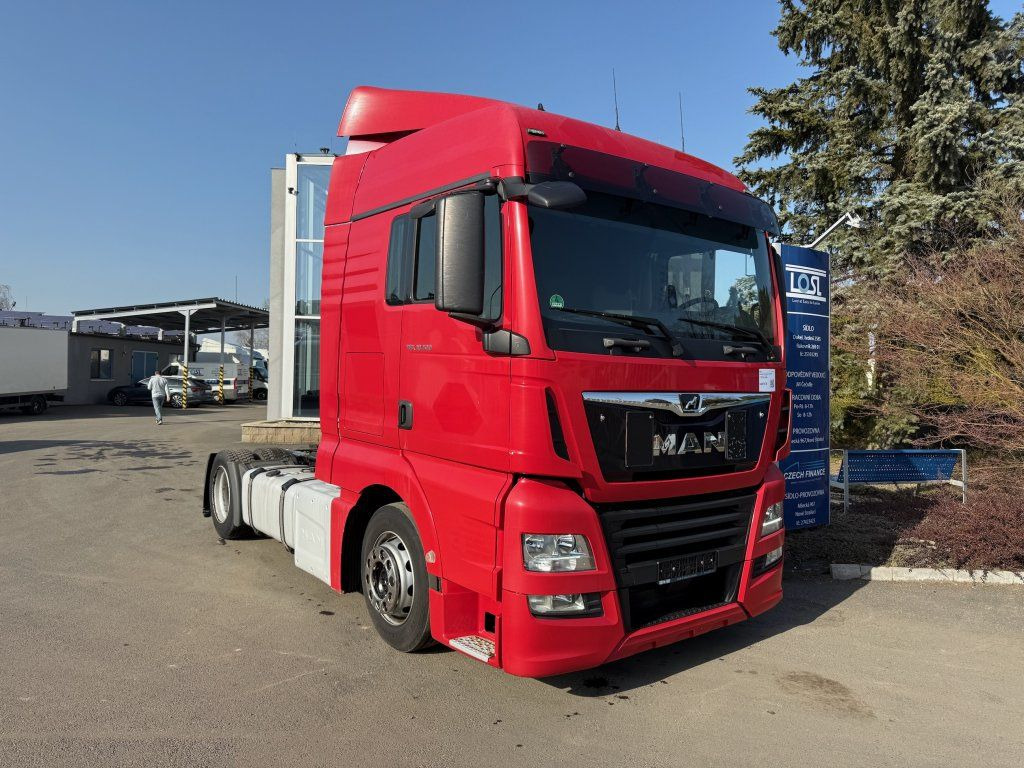 MAN TGX18.510 XLX EURO 6 MEGAlowdeck - Nyergesvontató: 2 kép. MAN TGX18.510 XLX EURO 6 MEGAlowdeck - Nyergesvontató: 2 kép.