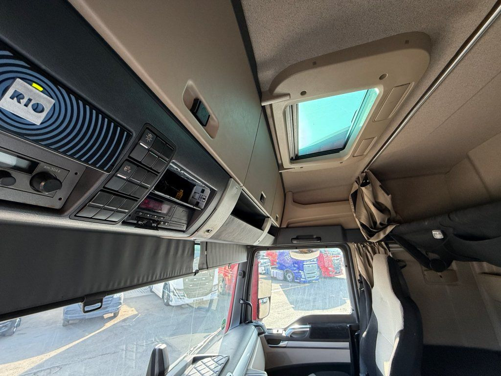 Nyergesvontató MAN TGX18.510 XLX EURO 6 MEGAlowdeck: 17 kép.