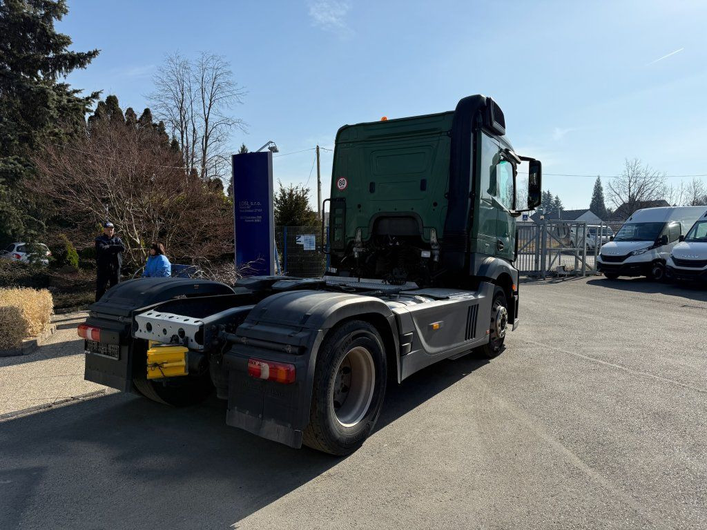 Mercedes-Benz 1843 Actros ADR FL, EX/II, EX/III, AT - Nyergesvontató: 4 kép. Mercedes-Benz 1843 Actros ADR FL, EX/II, EX/III, AT - Nyergesvontató: 4 kép.