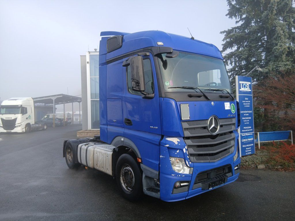 Mercedes-Benz 1845 Actros EURO 6 - Nyergesvontató: 2 kép. Mercedes-Benz 1845 Actros EURO 6 - Nyergesvontató: 2 kép.