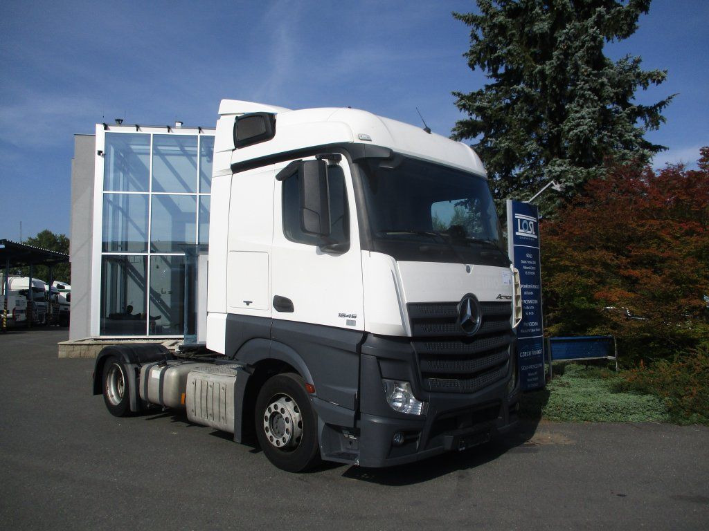 Mercedes-Benz 1845 Actros EURO 6 MEGA/lowdeck - Nyergesvontató: 2 kép. Mercedes-Benz 1845 Actros EURO 6 MEGA/lowdeck - Nyergesvontató: 2 kép.