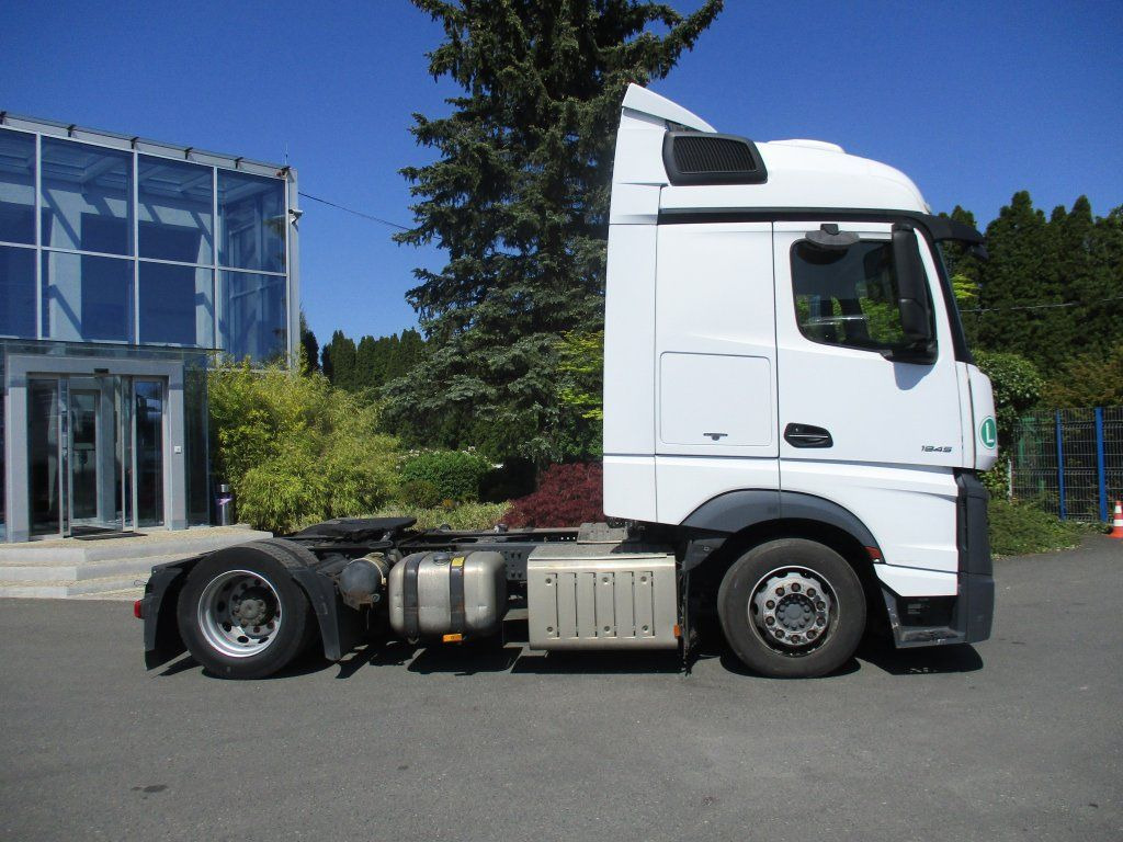 Mercedes-Benz 1845 Actros EURO 6 MEGA/lowdeck - Nyergesvontató: 4 kép. Mercedes-Benz 1845 Actros EURO 6 MEGA/lowdeck - Nyergesvontató: 4 kép.