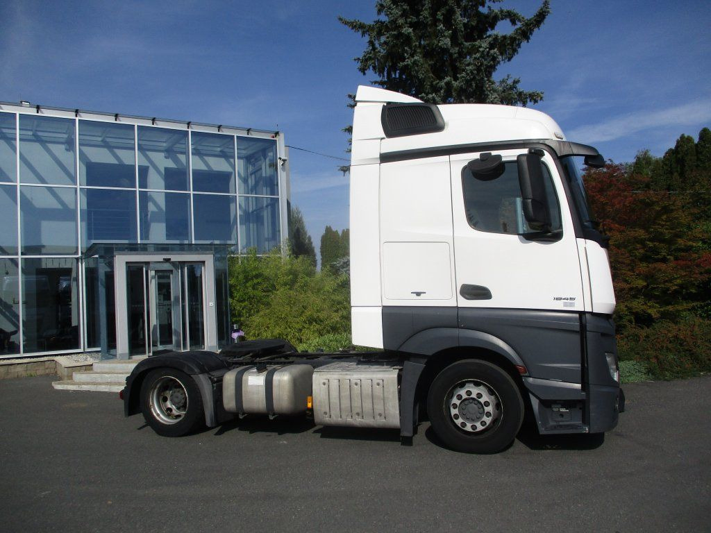Mercedes-Benz 1845 Actros EURO 6 MEGA/lowdeck - Nyergesvontató: 3 kép. Mercedes-Benz 1845 Actros EURO 6 MEGA/lowdeck - Nyergesvontató: 3 kép.