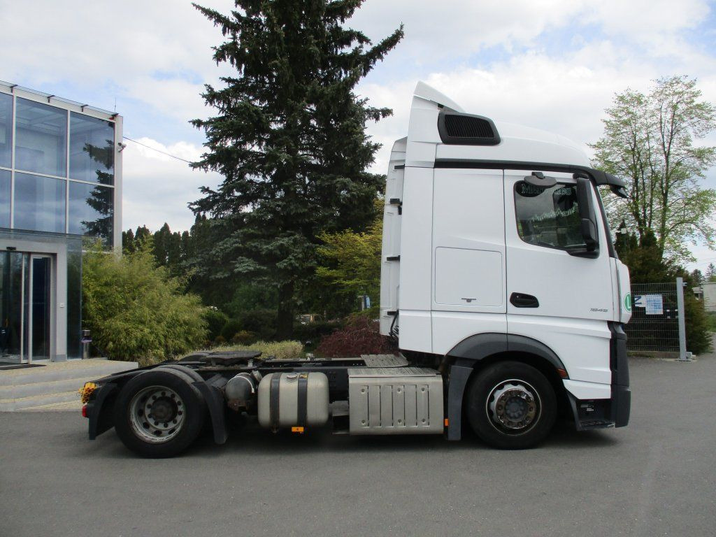 Mercedes-Benz 1845 Actros EURO 6 MEGA/lowdeck - Nyergesvontató: 4 kép. Mercedes-Benz 1845 Actros EURO 6 MEGA/lowdeck - Nyergesvontató: 4 kép.