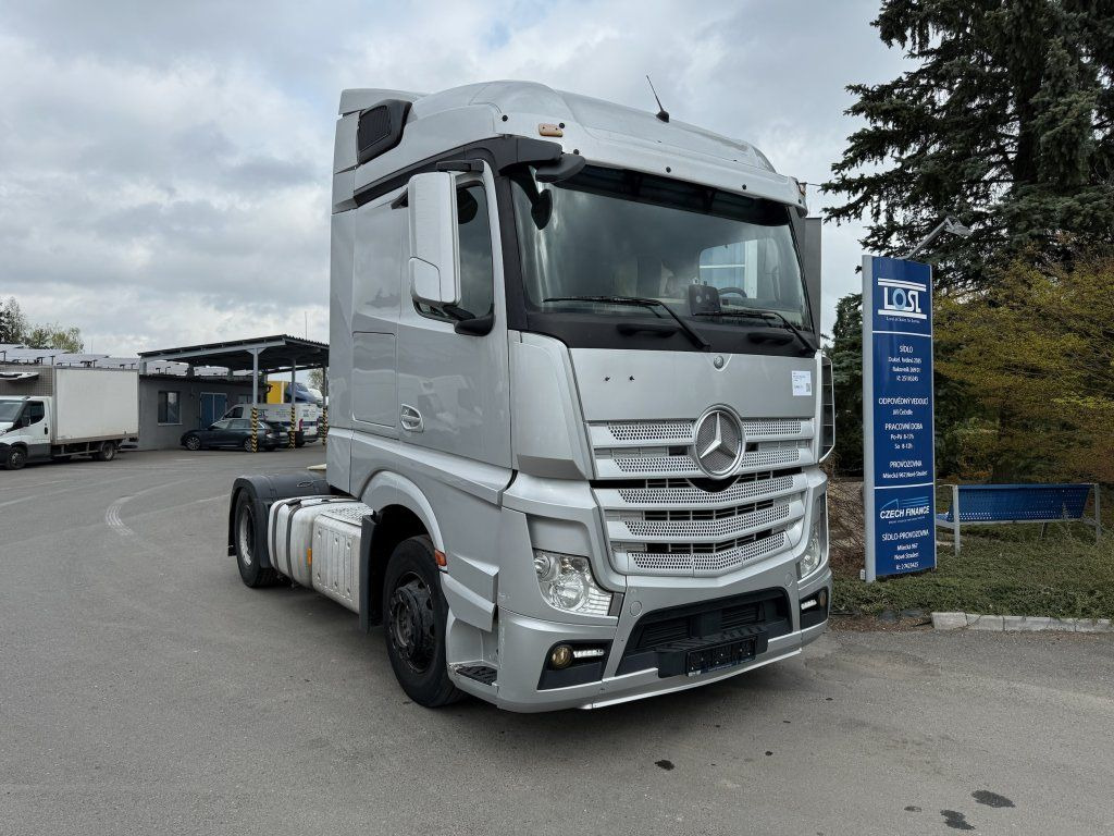 Mercedes-Benz 1845 Actros EURO 6 Retarder - Nyergesvontató: 2 kép. Mercedes-Benz 1845 Actros EURO 6 Retarder - Nyergesvontató: 2 kép.