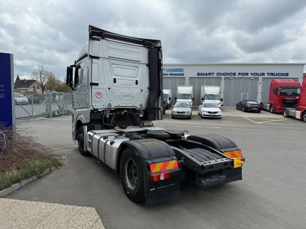 Mercedes-Benz 1845 Actros EURO 6 Retarder - Nyergesvontató: 5 kép. Mercedes-Benz 1845 Actros EURO 6 Retarder - Nyergesvontató: 5 kép.