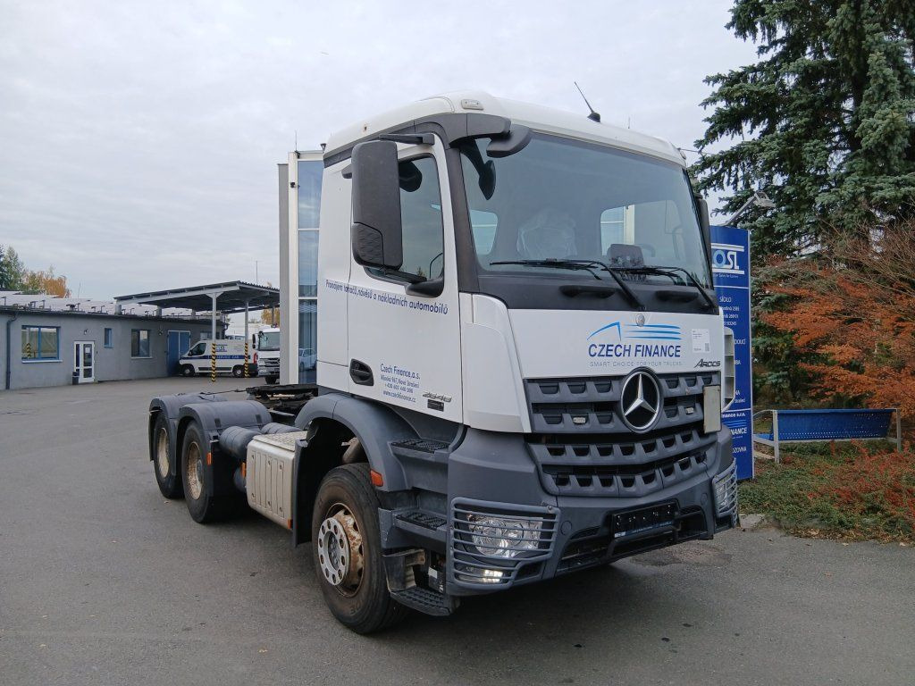 Mercedes-Benz 2648 Arocs EURO 6 6x4 Hydraulics - Nyergesvontató: 2 kép. Mercedes-Benz 2648 Arocs EURO 6 6x4 Hydraulics - Nyergesvontató: 2 kép.