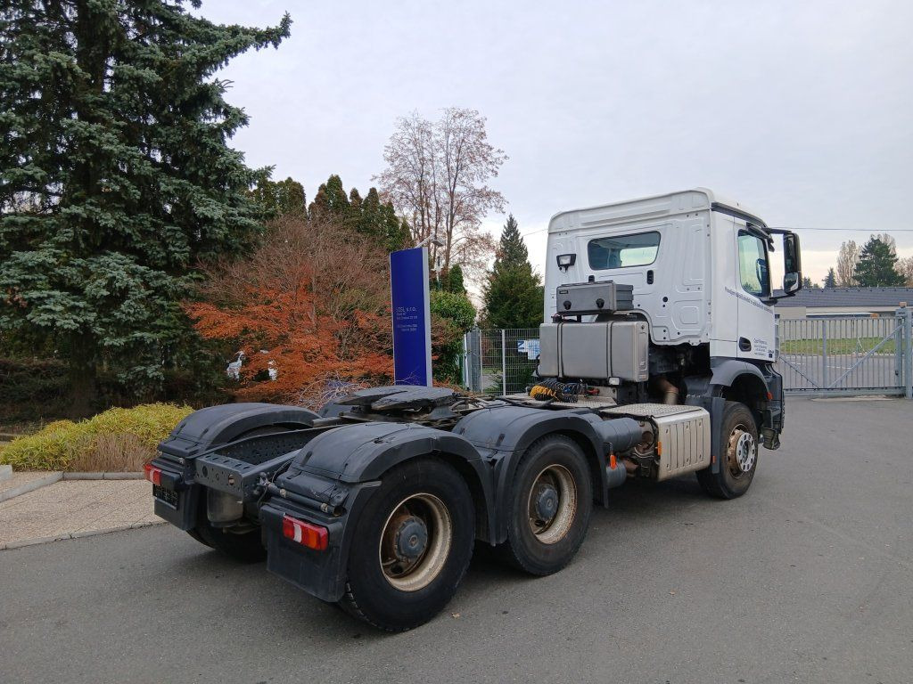Mercedes-Benz 2648 Arocs EURO 6 6x4 Hydraulics - Nyergesvontató: 4 kép. Mercedes-Benz 2648 Arocs EURO 6 6x4 Hydraulics - Nyergesvontató: 4 kép.