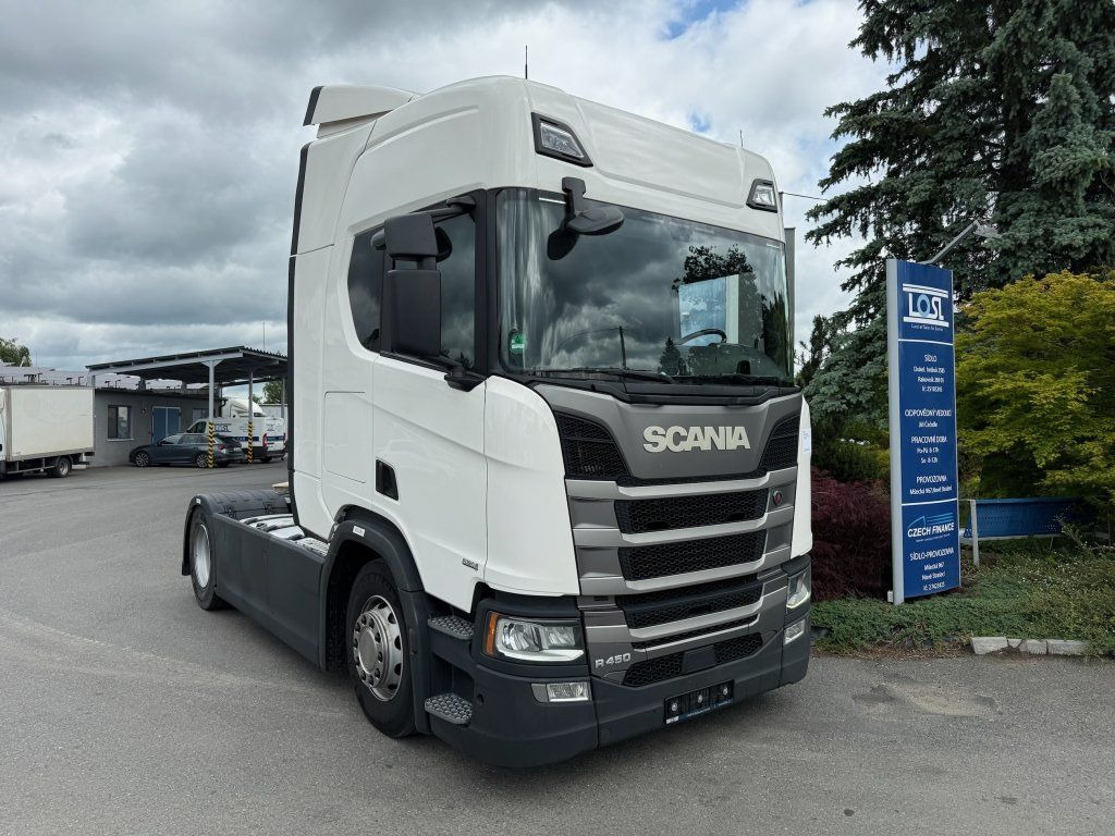 Scania R450 Euro 6 - Nyergesvontató: 2 kép. Scania R450 Euro 6 - Nyergesvontató: 2 kép.