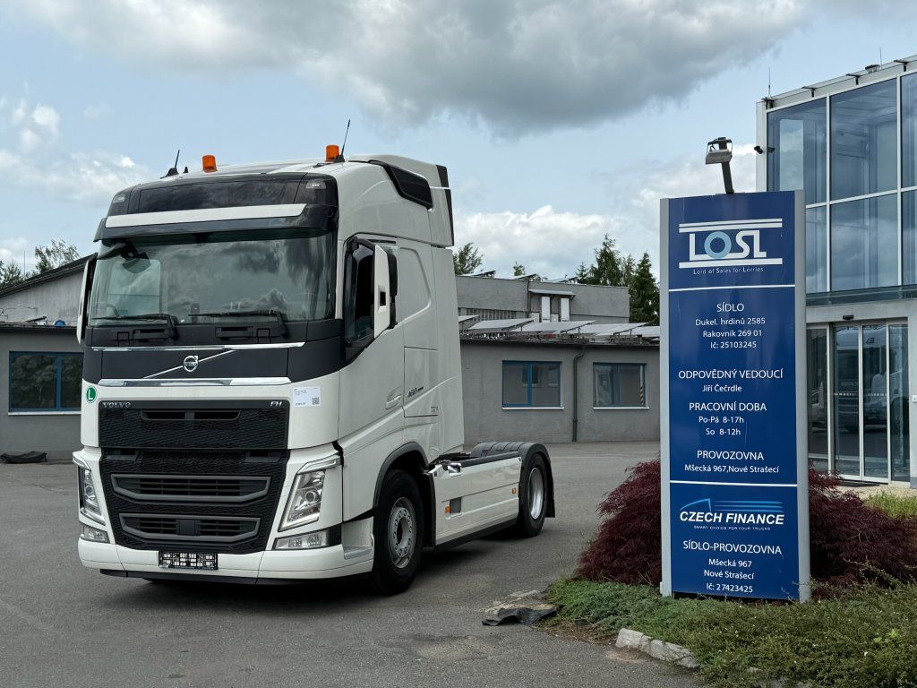 Volvo FH460 EURO 6 ADR - Nyergesvontató: 1 kép. Volvo FH460 EURO 6 ADR - Nyergesvontató: 1 kép.