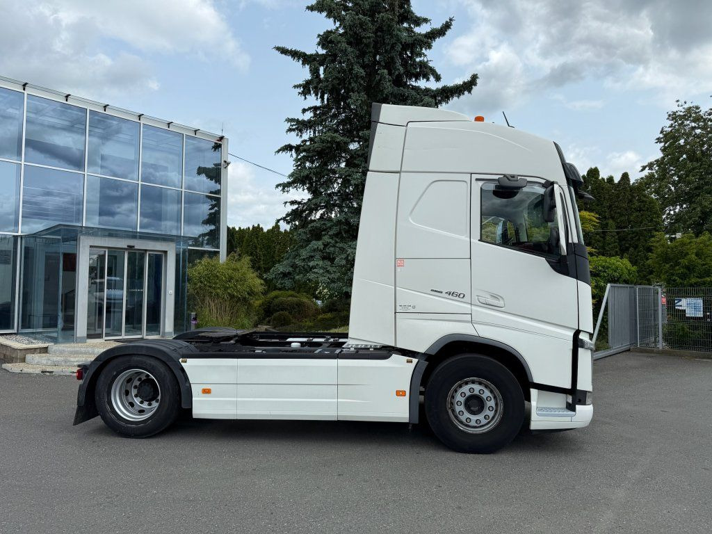 Volvo FH460 EURO 6 ADR - Nyergesvontató: 3 kép. Volvo FH460 EURO 6 ADR - Nyergesvontató: 3 kép.