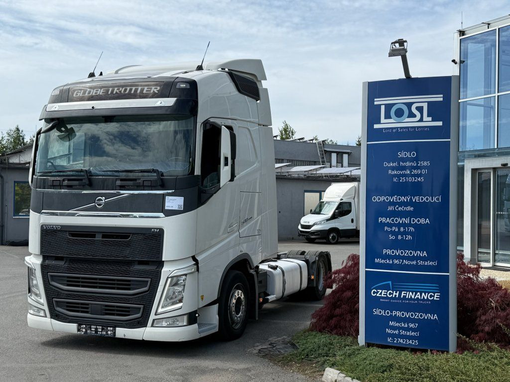 Volvo FH500 EURO 6 MEGA/lowdeck - Nyergesvontató: 1 kép. Volvo FH500 EURO 6 MEGA/lowdeck - Nyergesvontató: 1 kép.
