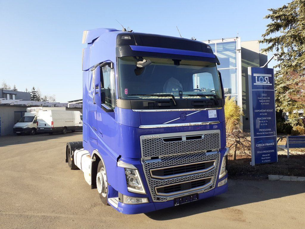 Volvo FH500 XL EURO 6 MEGA/lowdeck - Nyergesvontató: 2 kép. Volvo FH500 XL EURO 6 MEGA/lowdeck - Nyergesvontató: 2 kép.
