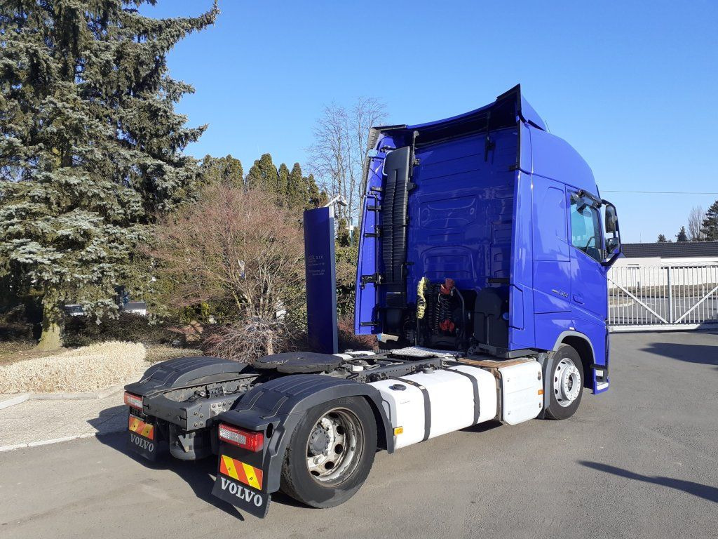 Volvo FH500 XL EURO 6 MEGA/lowdeck - Nyergesvontató: 4 kép. Volvo FH500 XL EURO 6 MEGA/lowdeck - Nyergesvontató: 4 kép.