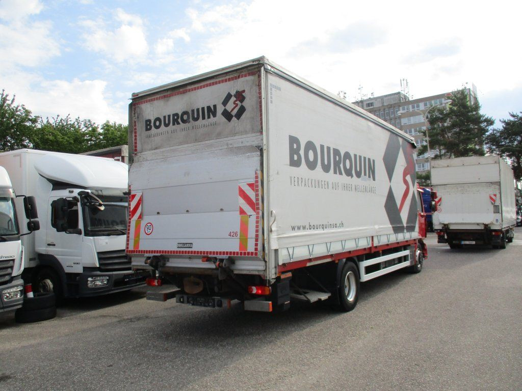 Renault D 16 - Platós teherautó: 3 kép. Renault D 16 - Platós teherautó: 3 kép.
