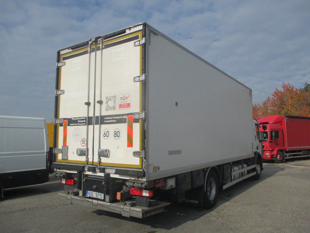 Renault D18 320 - Hűtős teherautó: 4 kép. Renault D18 320 - Hűtős teherautó: 4 kép.