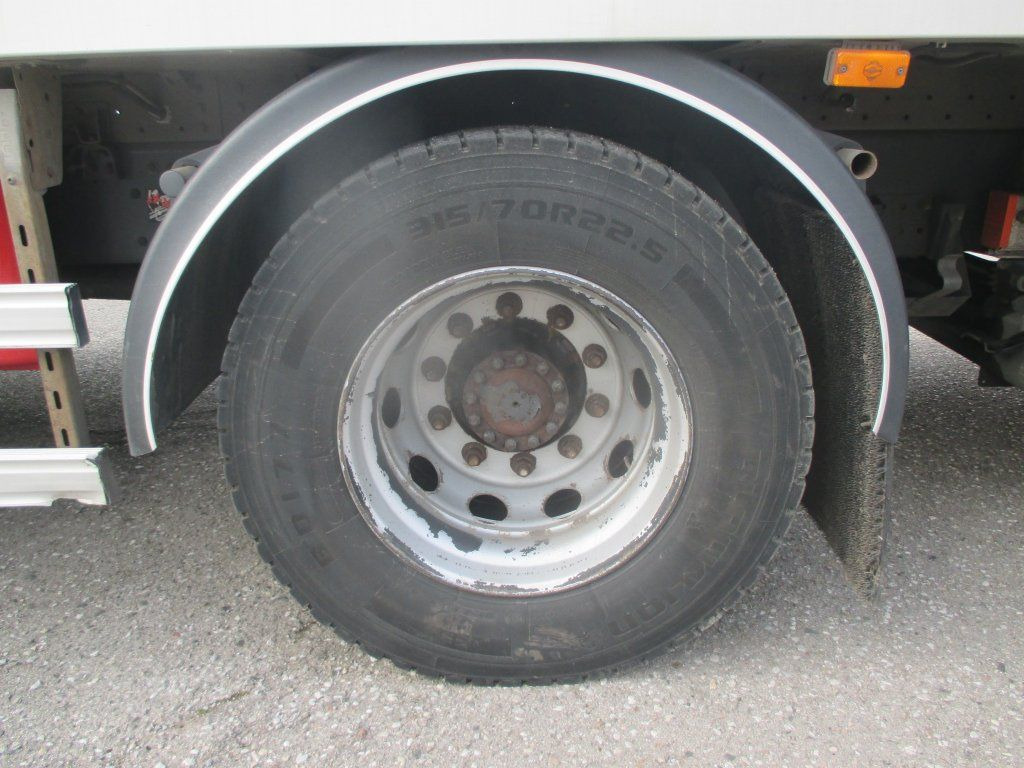 Hűtős teherautó Renault D18 320: 13 kép.
