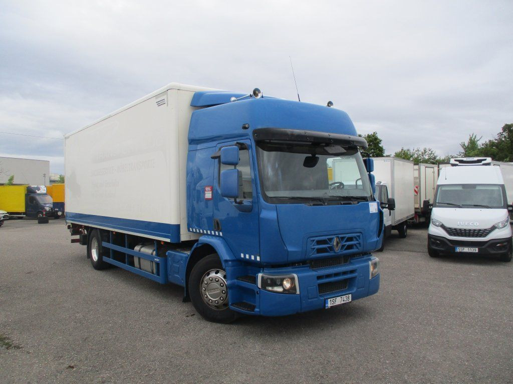 Renault D18, 320 - Dobozos felépítményű teherautó: 2 kép. Renault D18, 320 - Dobozos felépítményű teherautó: 2 kép.