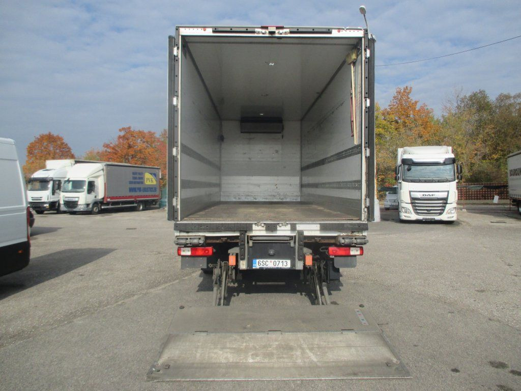 Hűtős teherautó Renault D18 320: 10 kép.