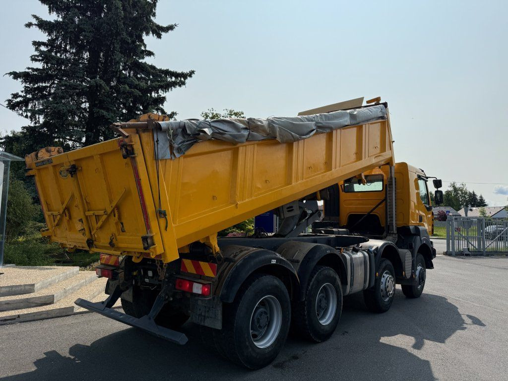 Renault Kerax 460 8x6 EURO 5 - Billenőplatós teherautó: 2 kép. Renault Kerax 460 8x6 EURO 5 - Billenőplatós teherautó: 2 kép.