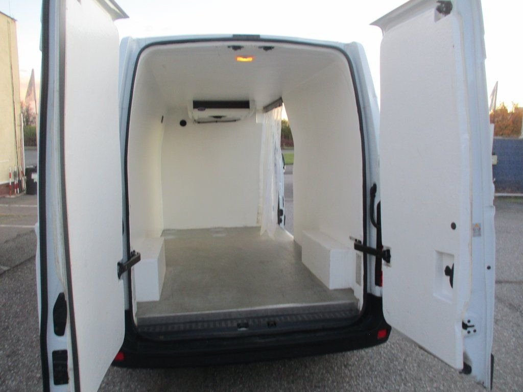 Renault Master 2,3 dCi - Hűtős kisteherautó: 5 kép. Renault Master 2,3 dCi - Hűtős kisteherautó: 5 kép.