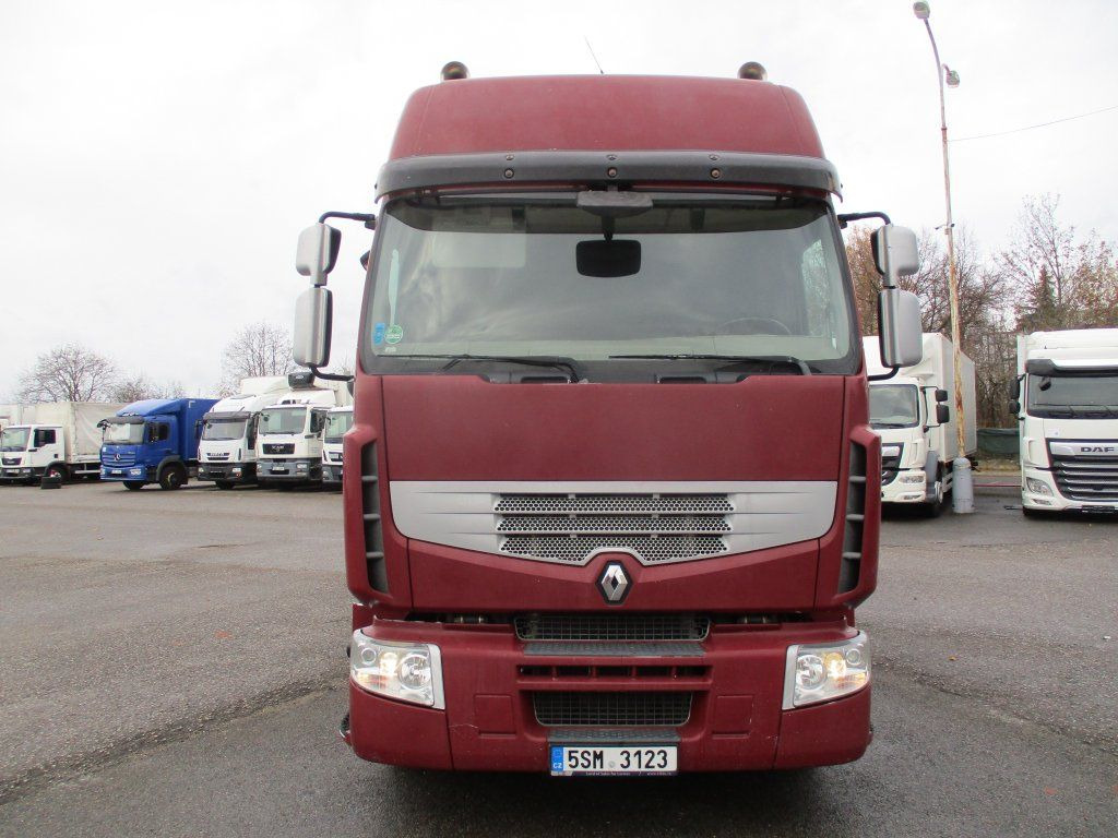 Renault Premium 460 - Dobozos felépítményű teherautó: 2 kép. Renault Premium 460 - Dobozos felépítményű teherautó: 2 kép.