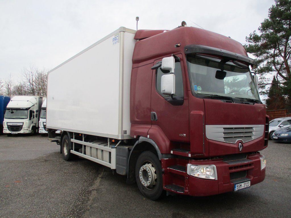 Renault Premium 460 - Dobozos felépítményű teherautó: 3 kép. Renault Premium 460 - Dobozos felépítményű teherautó: 3 kép.