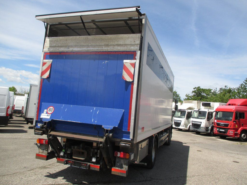 Renault Premium 460 - Hűtős teherautó: 4 kép. Renault Premium 460 - Hűtős teherautó: 4 kép.