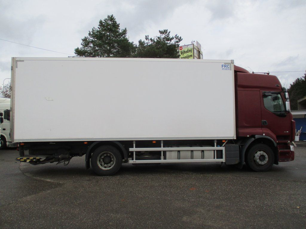 Renault Premium 460 - Dobozos felépítményű teherautó: 4 kép. Renault Premium 460 - Dobozos felépítményű teherautó: 4 kép.