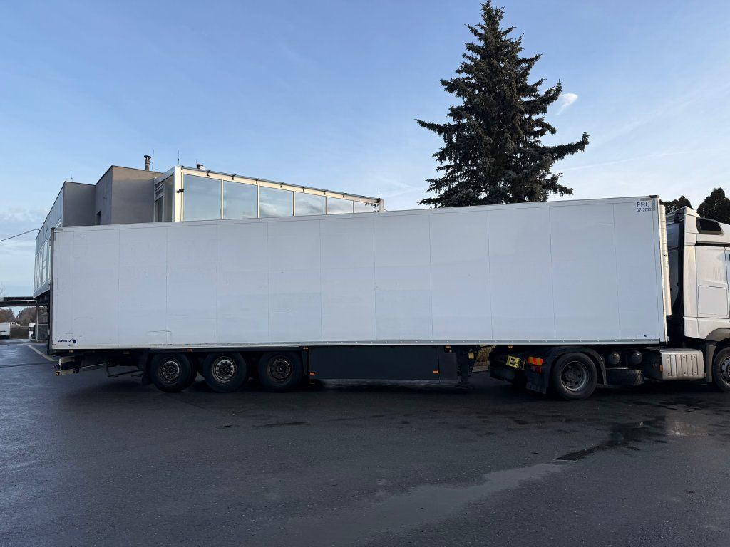 Schmitz Cargobull Carrier Vector 1950 Bi-temp - Félpótkocsi dobozos: 2 kép. Schmitz Cargobull Carrier Vector 1950 Bi-temp - Félpótkocsi dobozos: 2 kép.