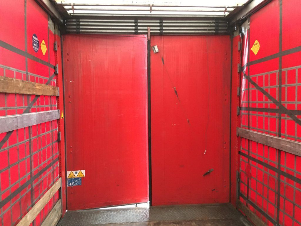 Schmitz Cargobull SCB*S3T standard/lifting roof/Hubdach 2,70-2,85m lízing Schmitz Cargobull SCB*S3T standard/lifting roof/Hubdach 2,70-2,85m: 12 kép. Schmitz Cargobull SCB*S3T standard/lifting roof/Hubdach 2,70-2,85m lízing Schmitz Cargobull SCB*S3T standard/lifting roof/Hubdach 2,70-2,85m: 12 kép.