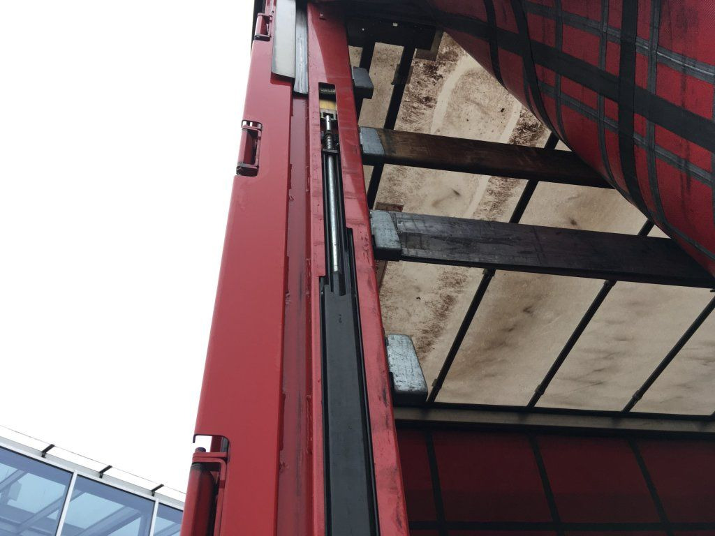 Schmitz Cargobull SCB*S3T standard/lifting roof/Hubdach 2,70-2,85m lízing Schmitz Cargobull SCB*S3T standard/lifting roof/Hubdach 2,70-2,85m: 17 kép. Schmitz Cargobull SCB*S3T standard/lifting roof/Hubdach 2,70-2,85m lízing Schmitz Cargobull SCB*S3T standard/lifting roof/Hubdach 2,70-2,85m: 17 kép.