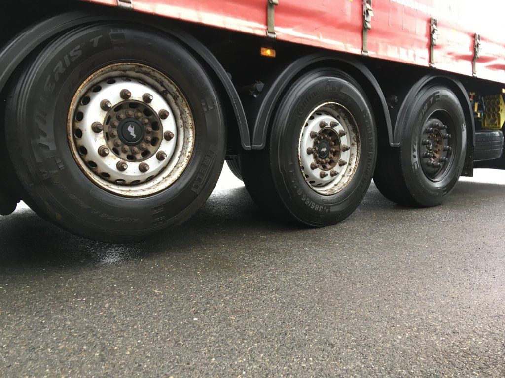 Schmitz Cargobull SCB*S3T standard/lifting roof/Hubdach 2,70-2,85m lízing Schmitz Cargobull SCB*S3T standard/lifting roof/Hubdach 2,70-2,85m: 7 kép. Schmitz Cargobull SCB*S3T standard/lifting roof/Hubdach 2,70-2,85m lízing Schmitz Cargobull SCB*S3T standard/lifting roof/Hubdach 2,70-2,85m: 7 kép.