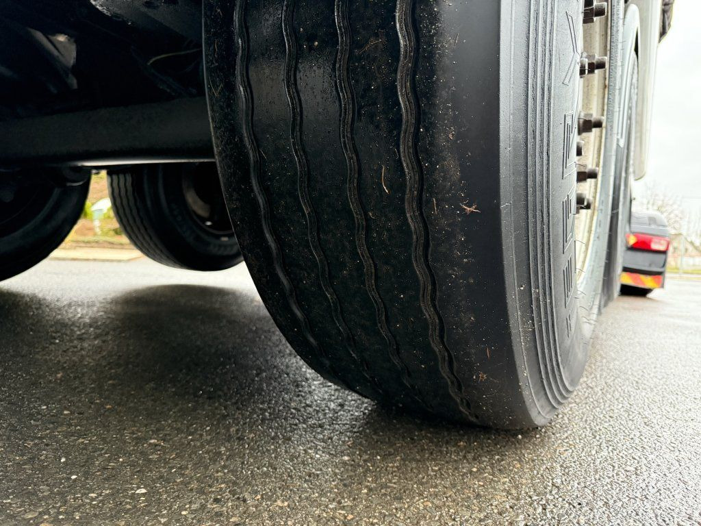 Félpótkocsi billenőplatós Schmitz Cargobull SKI 50m3: 14 kép.
