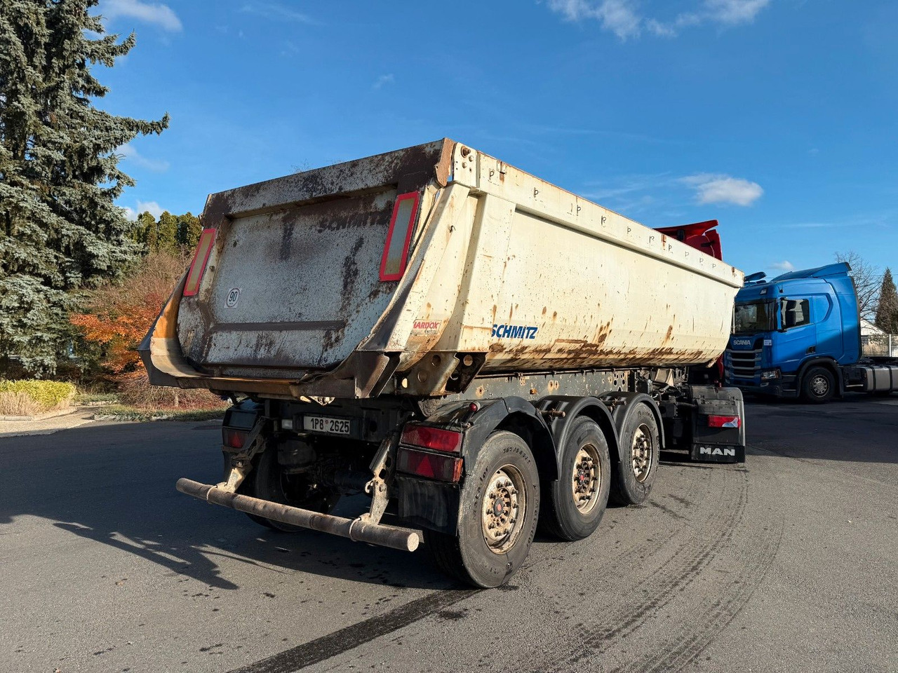 Schmitz Cargobull SKI24 - Félpótkocsi billenőplatós: 3 kép. Schmitz Cargobull SKI24 - Félpótkocsi billenőplatós: 3 kép.