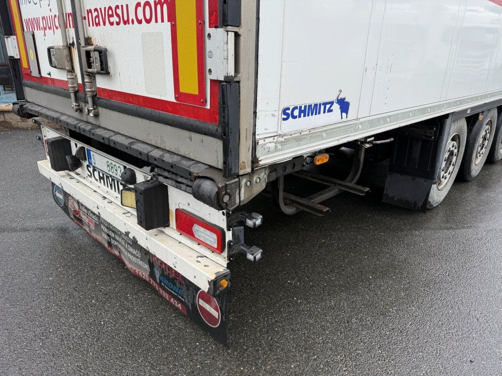 Schmitz Cargobull SKO24 - Félpótkocsi dobozos: 3 kép. Schmitz Cargobull SKO24 - Félpótkocsi dobozos: 3 kép.