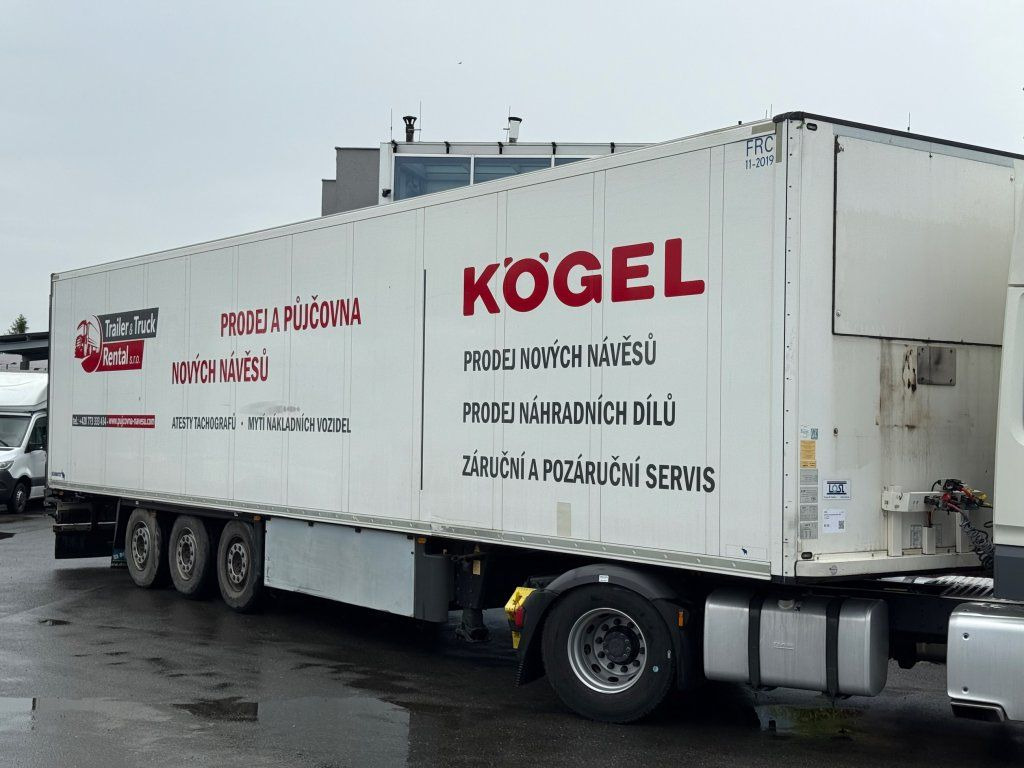 Schmitz Cargobull SKO24 - Félpótkocsi dobozos: 1 kép. Schmitz Cargobull SKO24 - Félpótkocsi dobozos: 1 kép.