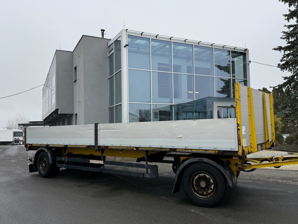 Schwarzmüller PA 2/E - Platós pótkocsi: 3 kép. Schwarzmüller PA 2/E - Platós pótkocsi: 3 kép.