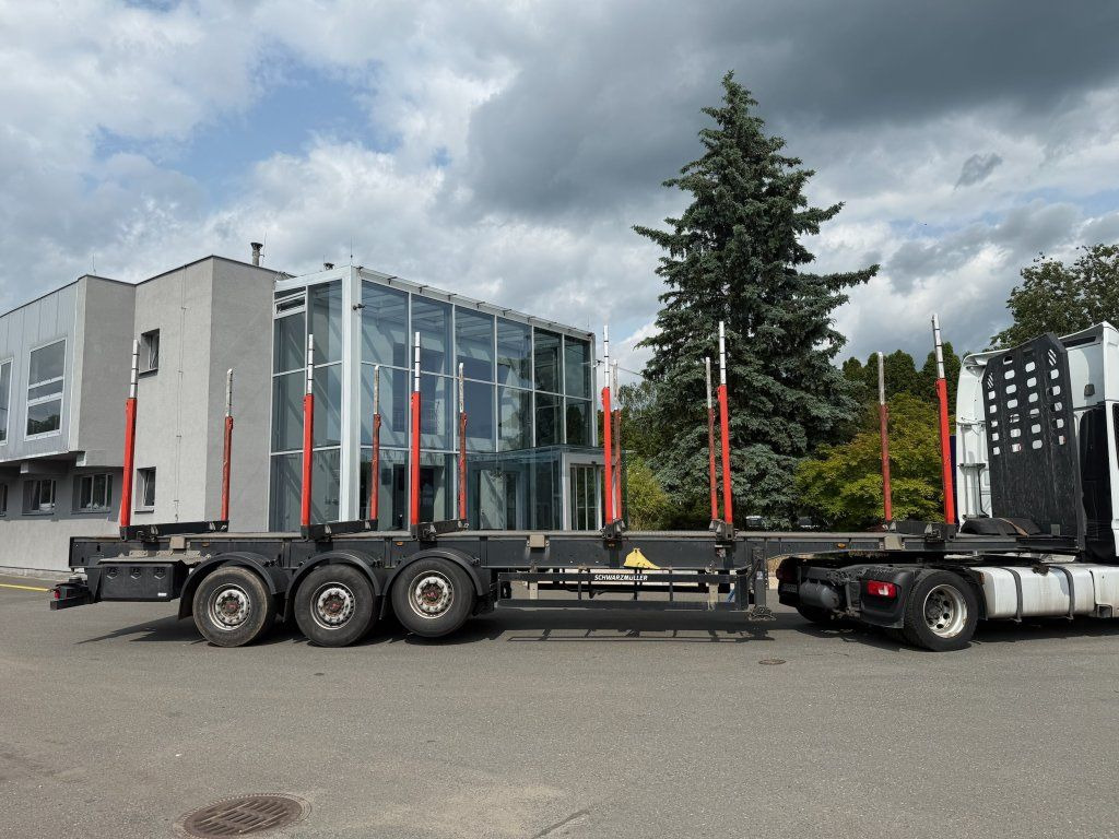 Schwarzmüller RSA - Rönkszállító félpótkocsi: 3 kép. Schwarzmüller RSA - Rönkszállító félpótkocsi: 3 kép.