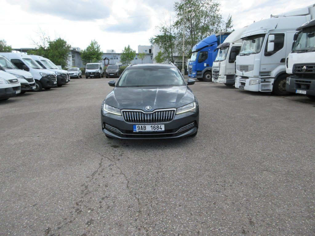 Skoda 2.0 Tdi Style - Kombi: 4 kép. Skoda 2.0 Tdi Style - Kombi: 4 kép.