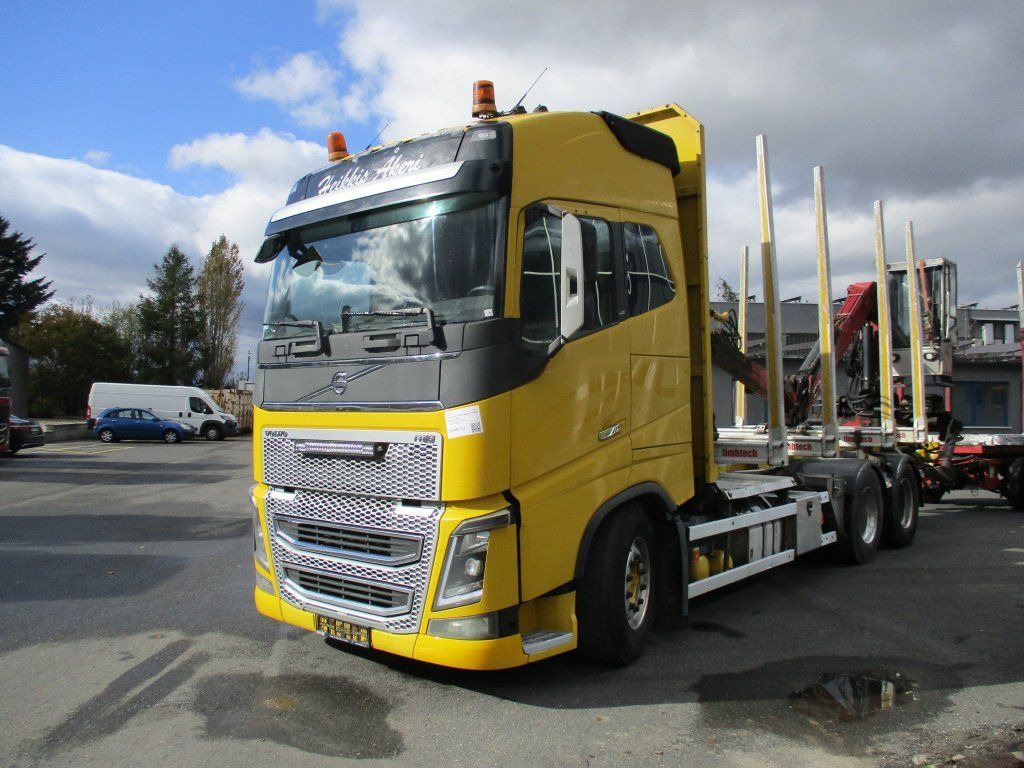 Volvo FH 16 750 6x4 + Fliegl - Rönkszállító teherautó, Darus autó: 2 kép. Volvo FH 16 750 6x4 + Fliegl - Rönkszállító teherautó, Darus autó: 2 kép.