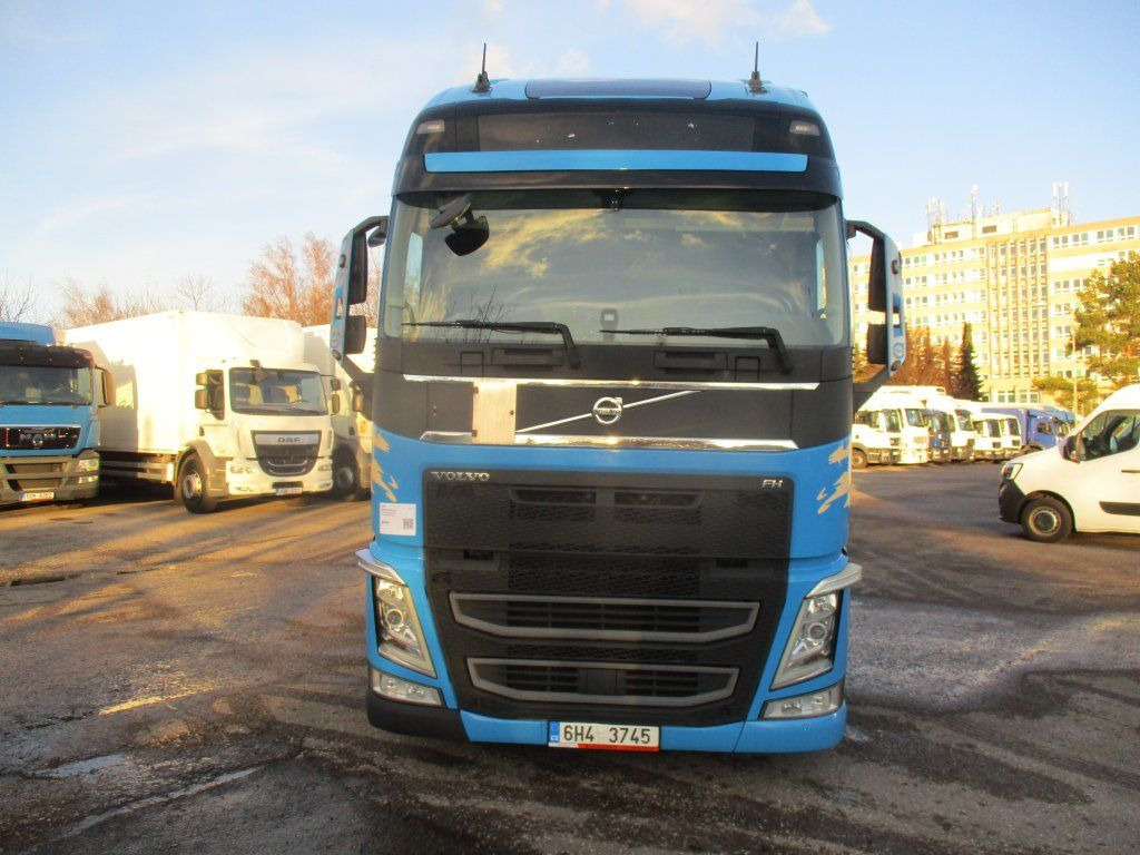 Volvo FH500 6x2 Euro 6 + Schmitz - Ponyvás teherautó: 2 kép. Volvo FH500 6x2 Euro 6 + Schmitz - Ponyvás teherautó: 2 kép.