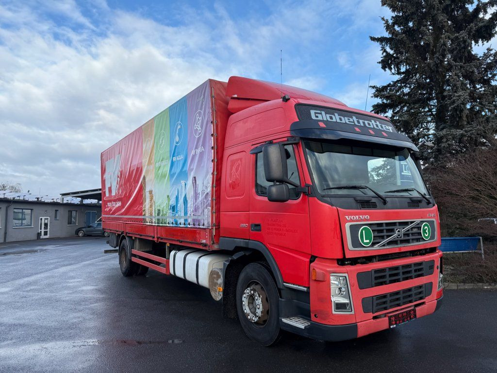 Volvo FM260 EURO 3 - Ponyvás teherautó: 2 kép. Volvo FM260 EURO 3 - Ponyvás teherautó: 2 kép.