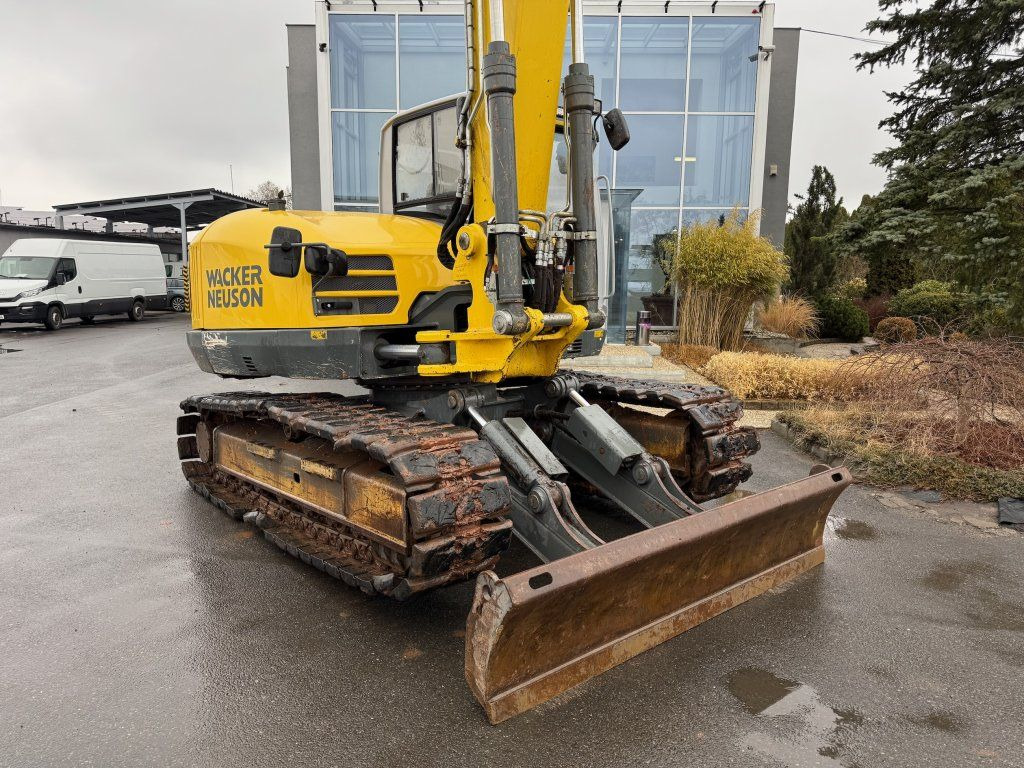 Wacker Neuson Crawler ET145 - Lánctalpas kotró: 3 kép. Wacker Neuson Crawler ET145 - Lánctalpas kotró: 3 kép.